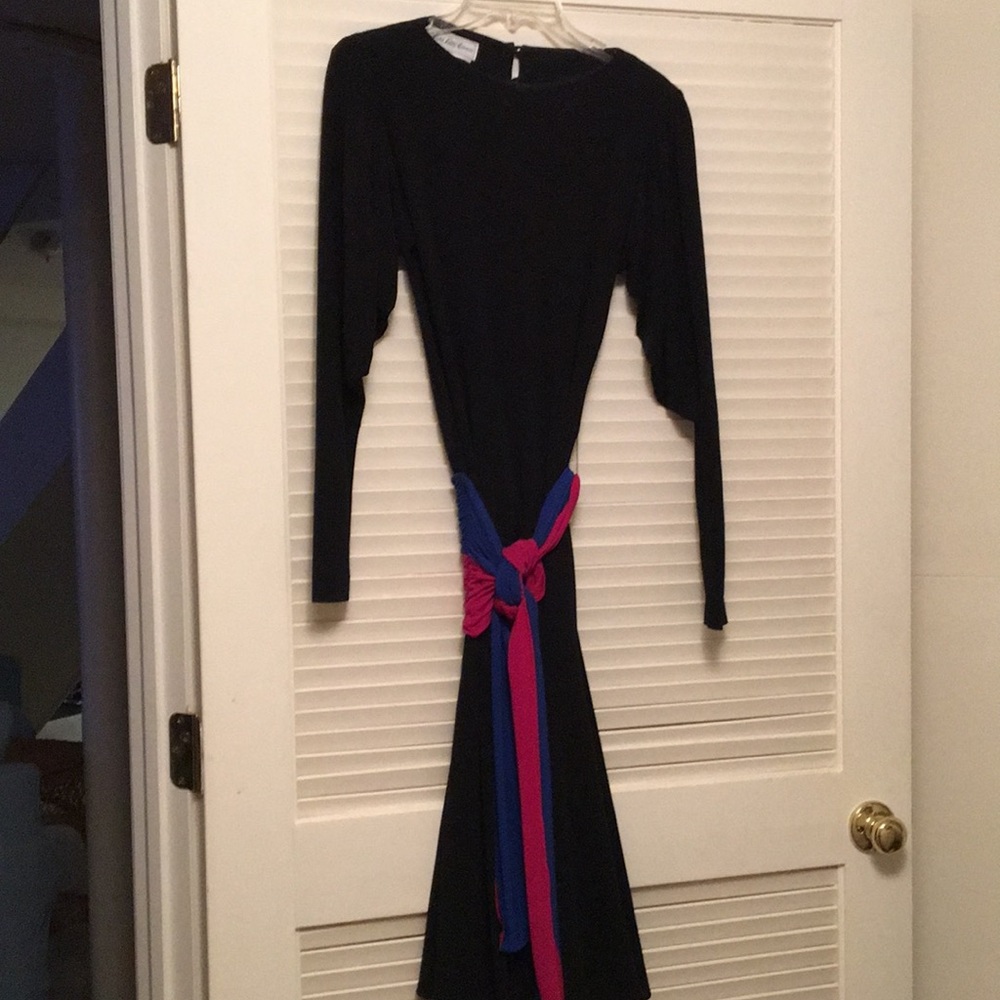 Saks Fifth ave- black dress attached belt -size 4